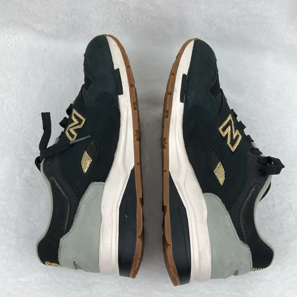 New Balance Women’s Abzorb Black and Gold Sneakers sz 6.5
